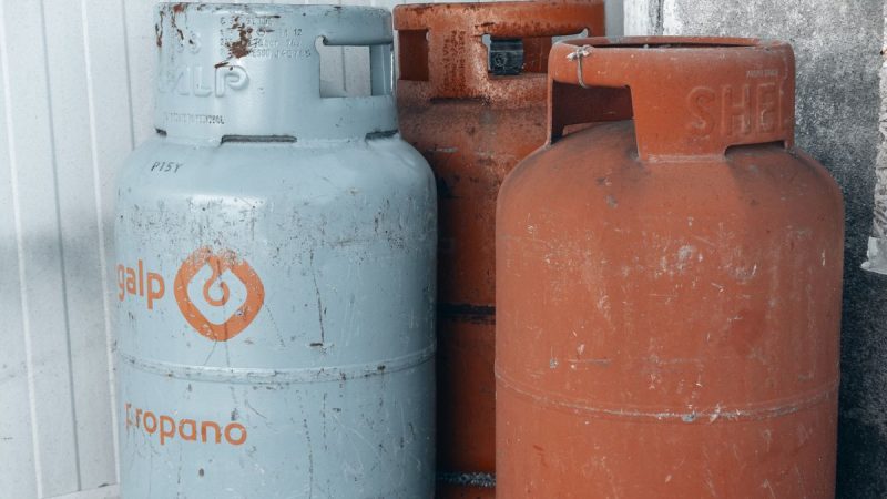 Cylinder cages and changeovers